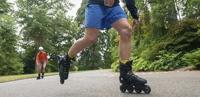 Jakie mięśnie pracują podczas jazdy na rolkach i jak je wzmocnić