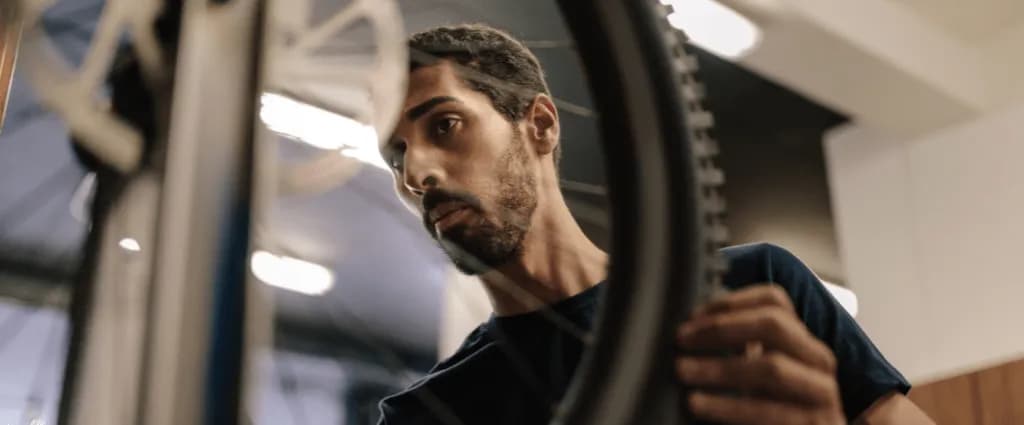 Jak zdjąć tylne koło w rowerze z hamulcami tarczowymi bez problemów