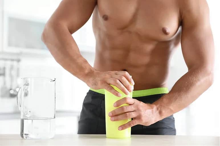 Kiedy brać kreatynę przed czy po treningu? Odkryj najlepsze podejście