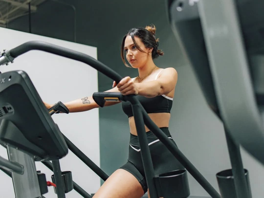 Jak ćwiczyć na orbitreku, aby skutecznie spalić tłuszcz na brzuchu