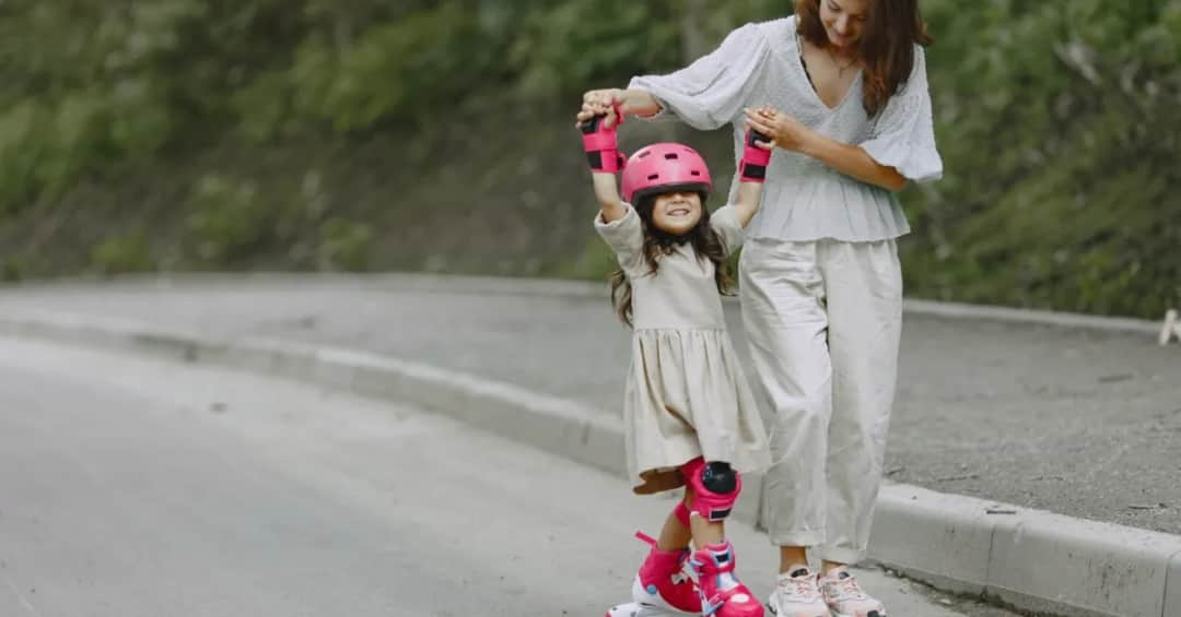 Jak nauczyć dziecko jeździć na rolkach bezpiecznie i z radością