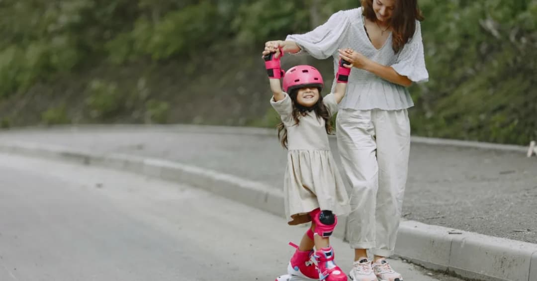 Jak nauczyć dziecko jeździć na rolkach bezpiecznie i z radością