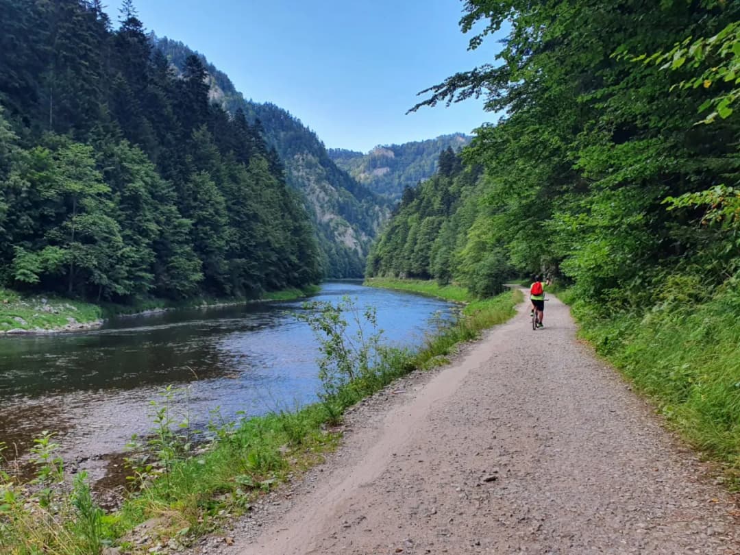 Trasa rowerowa wzdłuż Dunajca: odkryj piękno i atrakcje szlaku
