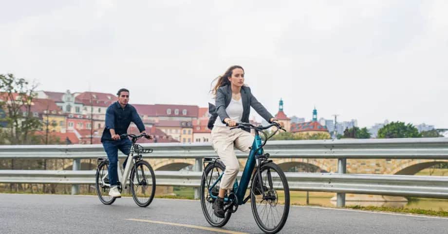Czy rowerem elektrycznym można jeździć w deszczu? Oto, co musisz wiedzieć